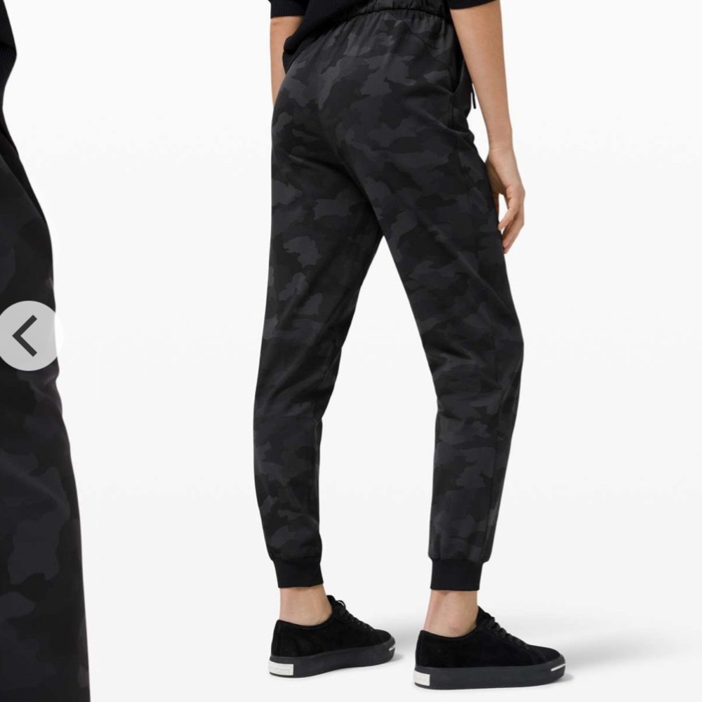 Lululemon Stretch High-Rise Jogger
Heritage 365 Camo Deep Coal Multi